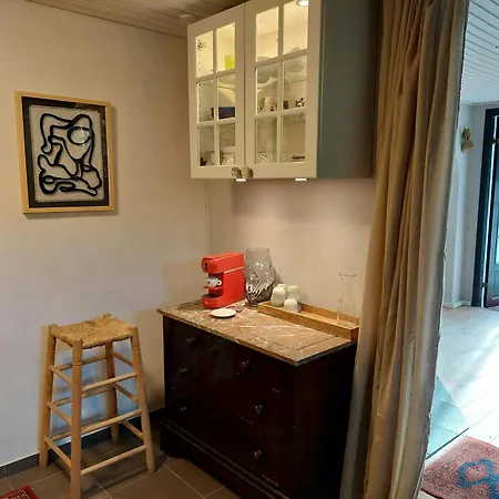 Retro Hus Ved Rebild Bakker Med Kreativt Vaerksted