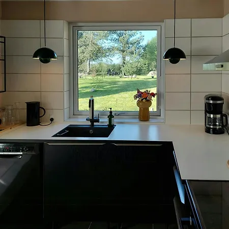 Retro Hus Ved Rebild Bakker Med Kreativt Vaerksted