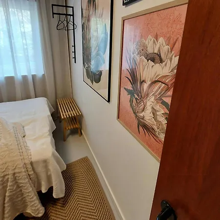 Retro Hus Ved Rebild Bakker Med Kreativt Vaerksted